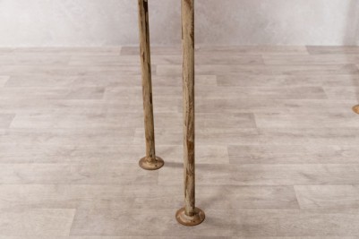 metal-bar-table-legs